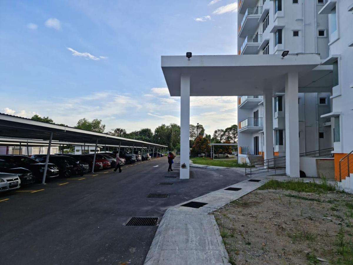 Rhr Deluxe Guesthouse Kinarut Papar Sabah - Pool View Bagian luar foto