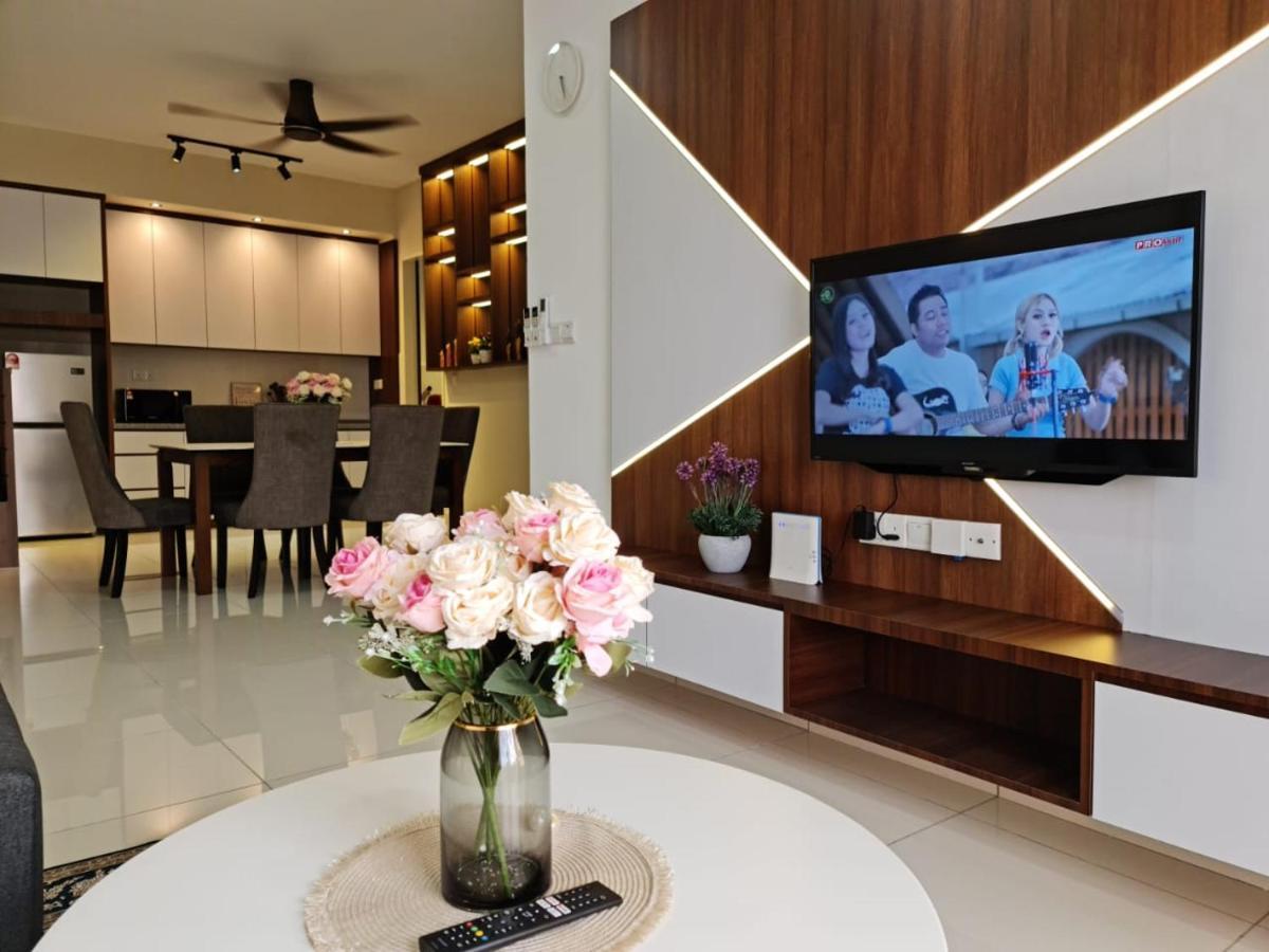 Rhr Deluxe Guesthouse Kinarut Papar Sabah - Pool View Bagian luar foto